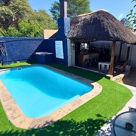 Kate's Nest Guesthouse Windhoek Extérieur photo