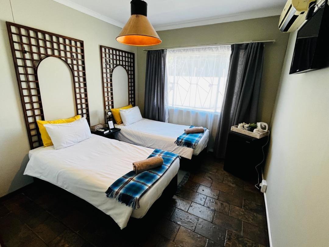 Kate's Nest Guesthouse Windhoek Extérieur photo